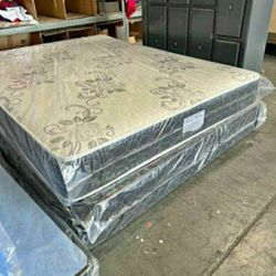 MATTRESS AND BOX SPRING DELUXE BRAND QUEEN SIZE