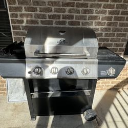 Grill master 4 Burner Grill bbq With Side Burner. for Sale in Marietta