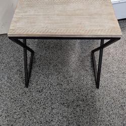 End table. Small accent table. $10. CITY OF ORANGE 🍊