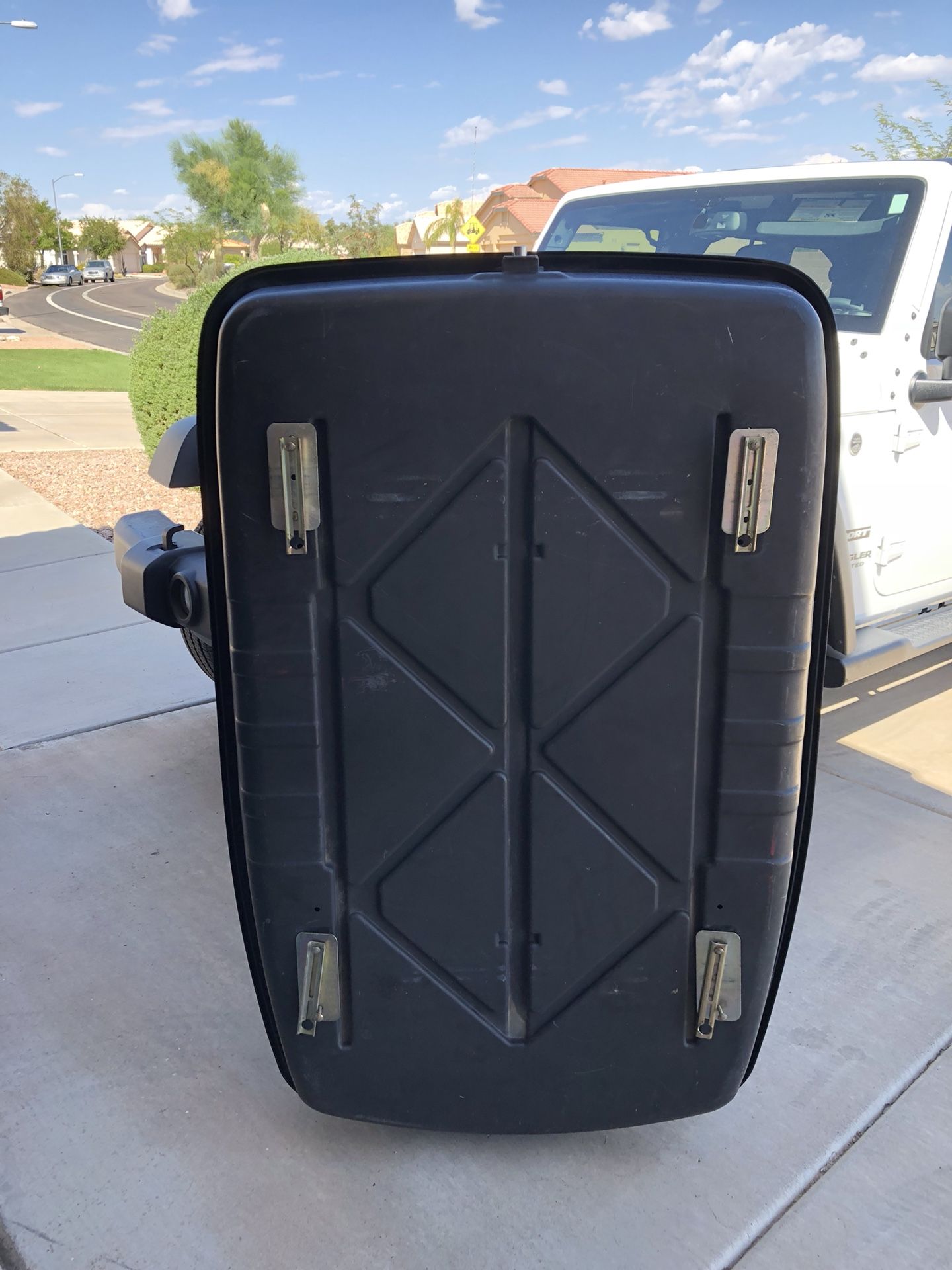 Thule excursion roof rack cargo box travel carrier with extra space for