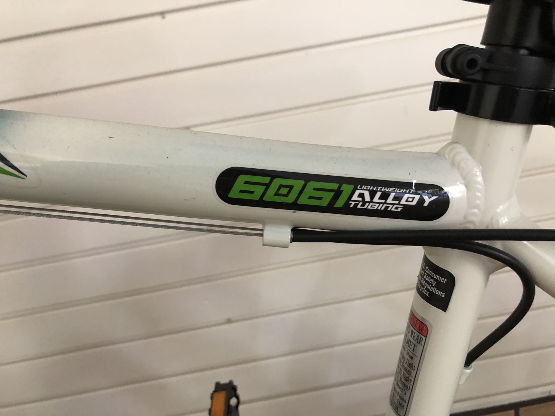 Genesis 2900 maxair 6061 bike for Sale in Miami FL OfferUp