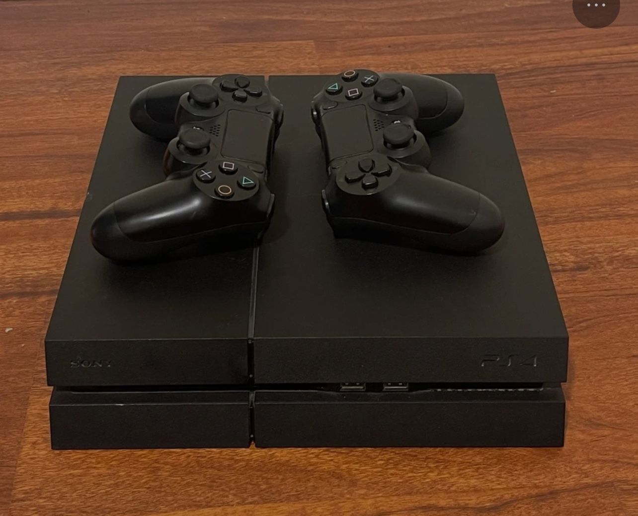 PS4 2 Wireless Crontrollers Plus 20 Plus Games