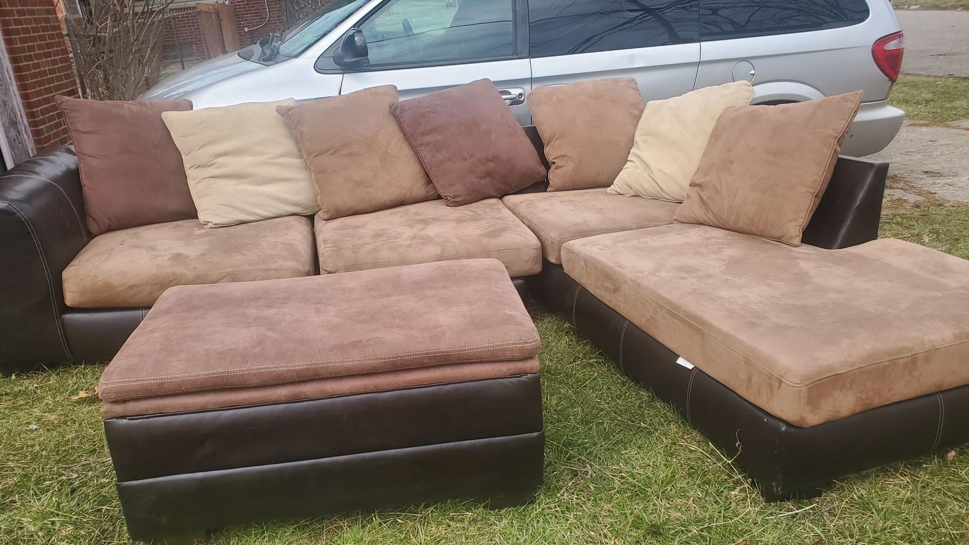 2pc sectional with storage ottoman