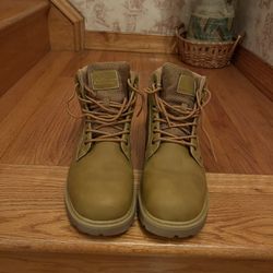 Great boots for men, company called Denali, in great condition, Pre owned. Like brand new. Great for any harsh weather. Size 11 