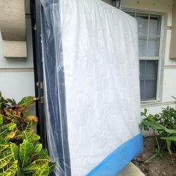 NEW QUEEN-SIZE PILLOW TOP MATTRESS AND BOX SPRING