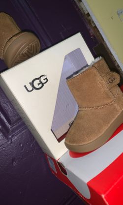 Uggs 2/3