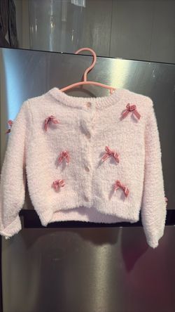 Pink bow sweatshirt w buttons