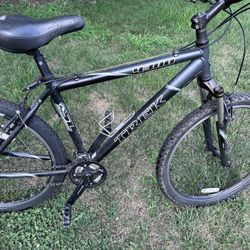 TREK 4300 mountain bike 21 speeds bicycle 26” wheels 