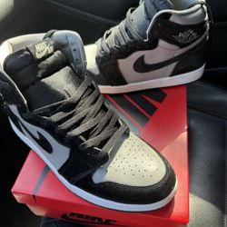 Jordan 1 High (Original box, Never Worn)