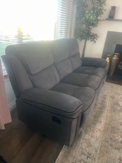 Beautiful 2 sofa recliner set