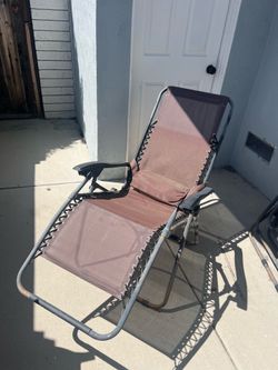 4 Anti-Gravity Chairs