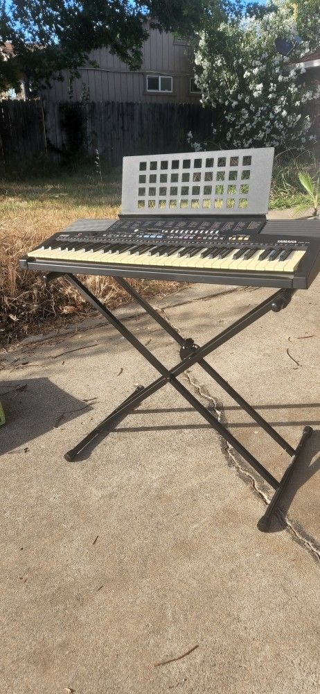 Yamaha PortaTone PSR-210 - Perfect For Beginners