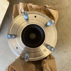 2018 - 2023  GMC TERRAIN AWD Right Passenger Side Hub