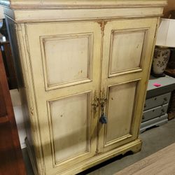 Armoire Cabinet