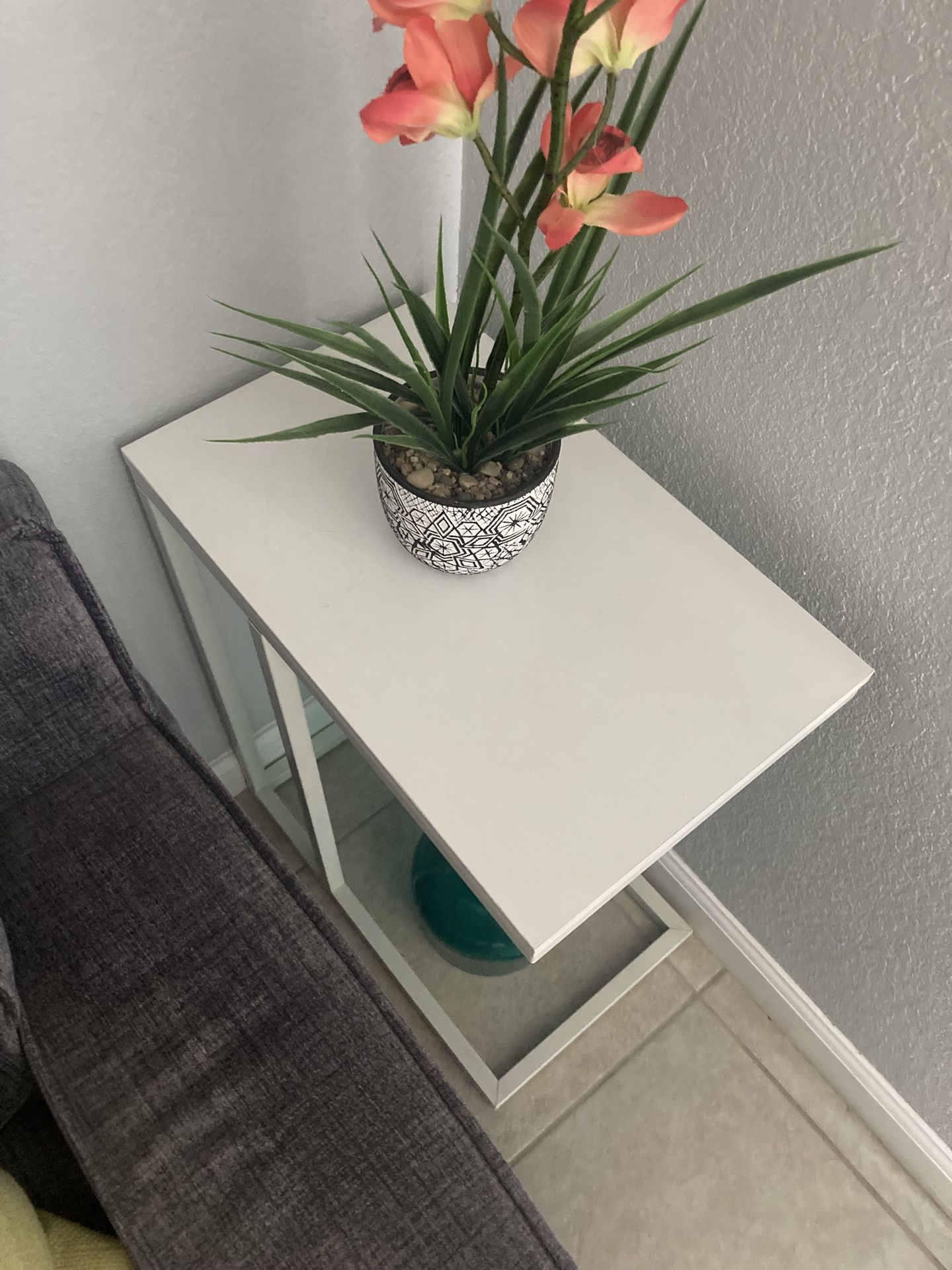 Coffee Table, (2) Accent Chairs and (2) Side Tables