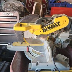 DW718 DEWALT DOUBLE COMPOUND BEVEL SLIDING MITER SAW 