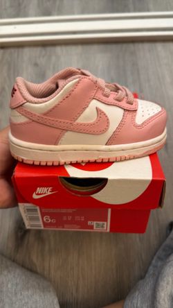 Toddler Nike dunk pink size 6C
