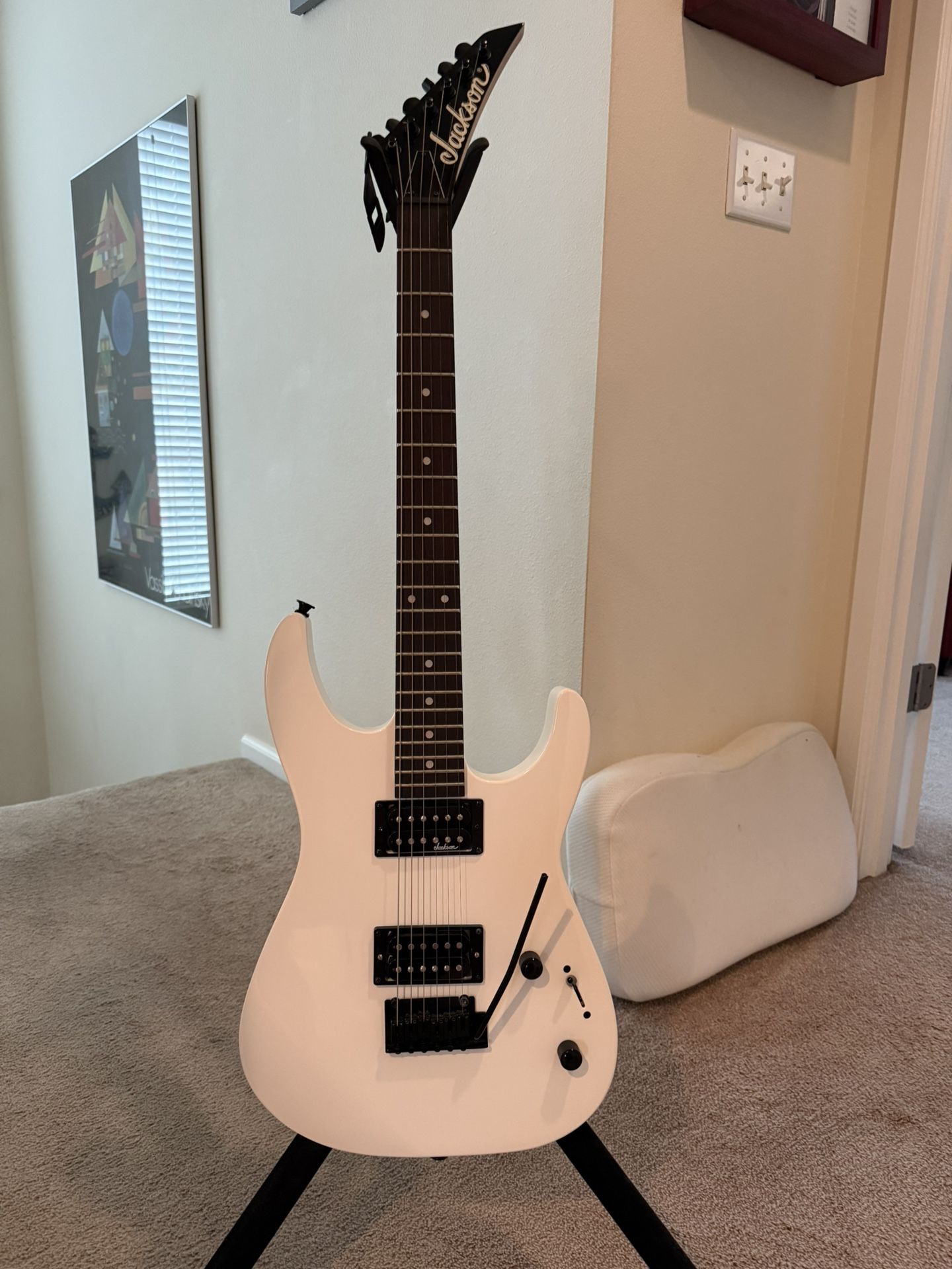 Jackson Dinky JS22 DKA Arch Top Electric Guitar Snow White