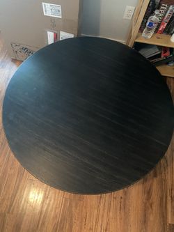 Nice new coffee table with wheels and metal cage