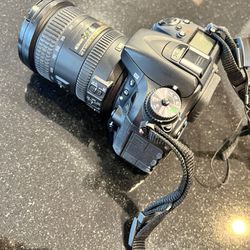 Nikon D90 Great Condition 18-200 Nikor Lens with Manuals