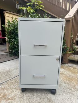 Staples 2-Drawer Locking Mobile File Cabinet