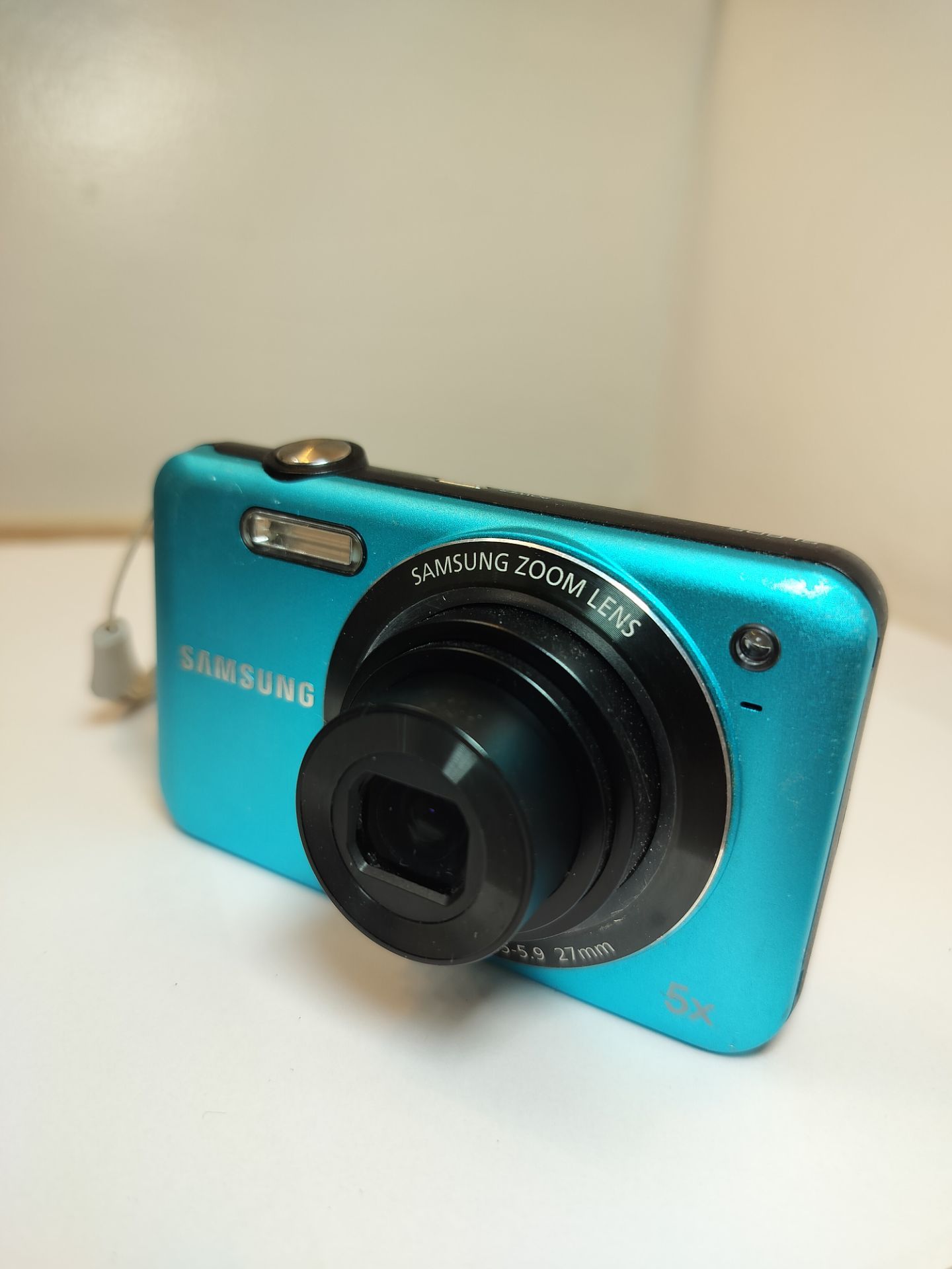 Samsung SL605 Digital Camera – 12.2 MP, 5x Wide angle Zoom
– Teal/Blue, Protected From Dust