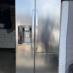 LG Refrigerator - chrome - 2021