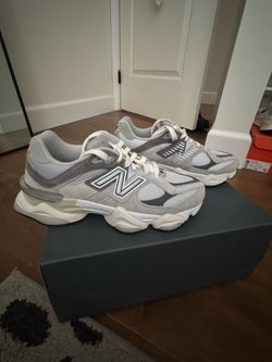 New balance women’s size 8 U9060 **NEW**
