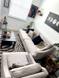 Selling my beautiful living room set!