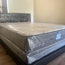 NEW MATTRESS QUEEN SIZE PLUSH WITH BOX SPRING