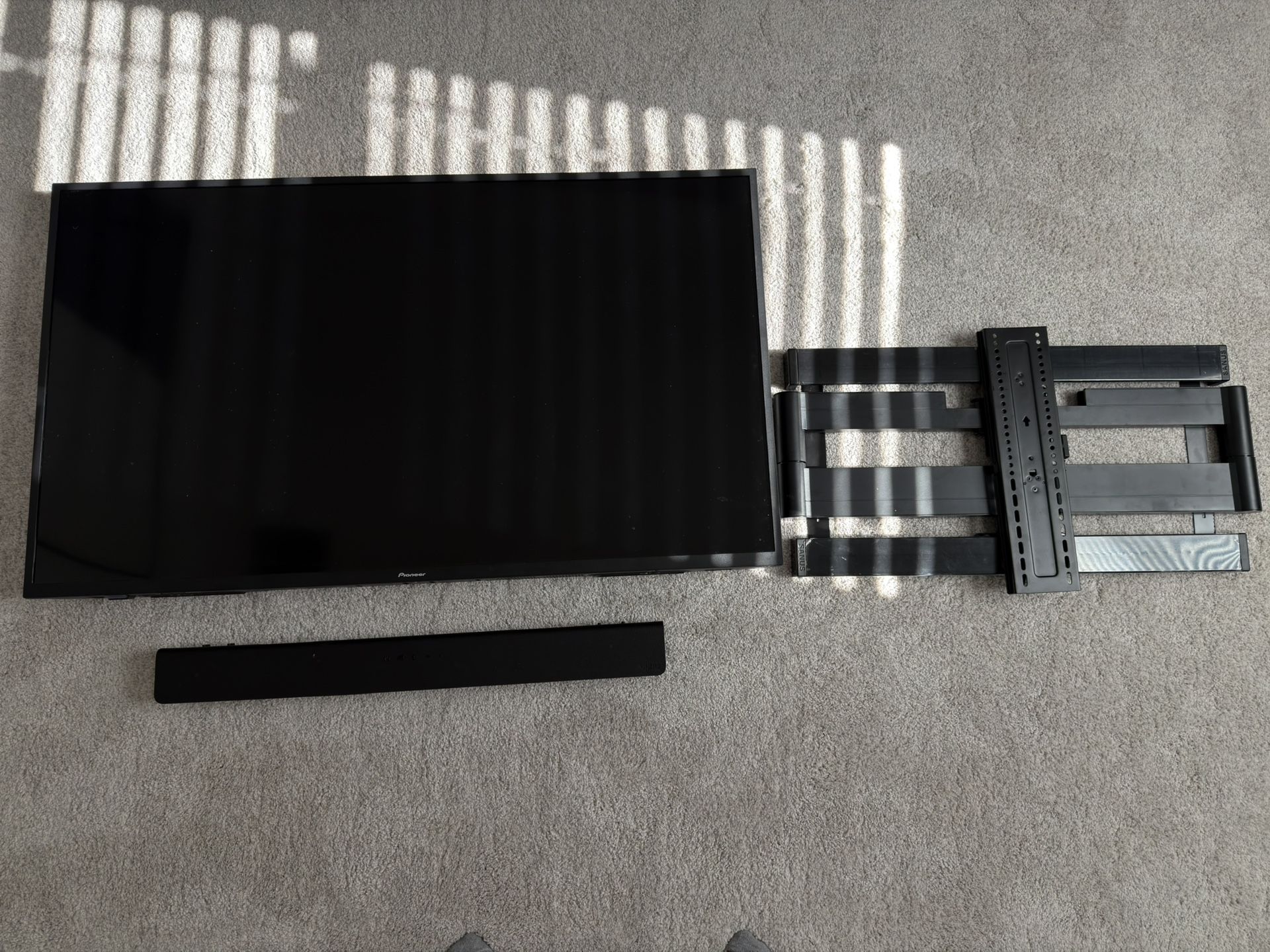 55” Pioneer Smart Tv W/ Tv Mount & Sound Bar