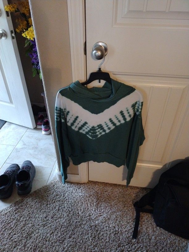 SO Lounge Life Pullover Cropped Hoodie XS