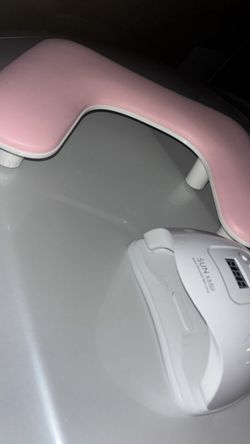 Nail light & nail hand rest