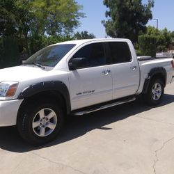 2006nissan  Titan Full Size. 