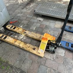 Pallet Jack 2000kg Perfect Working Condition Just Needs Paint 