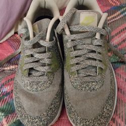 Men's Air Max Nice Shoes Just Need Shoe String Size 10.5 50 Dollars 