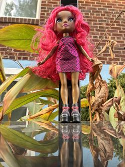 Rainbow High “Daria Roselyn”