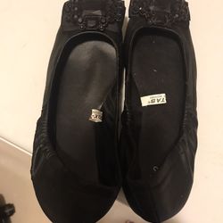 Flats- never worn & no tags