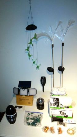 Assorted Solar And Battery Lights 