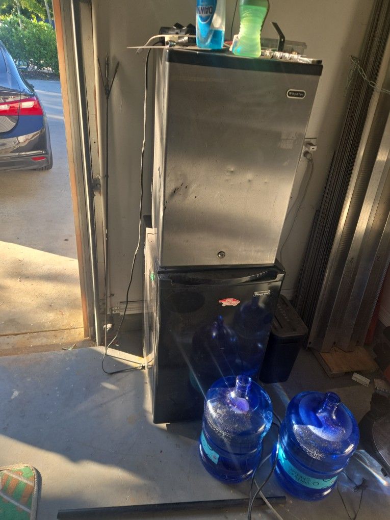 Whynter and magic chef , fridge and Feezer