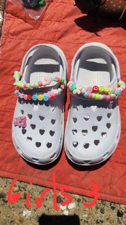 Girls shoes! Sizes in the pictures!