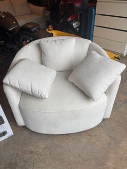 Luxury swivel armchair
