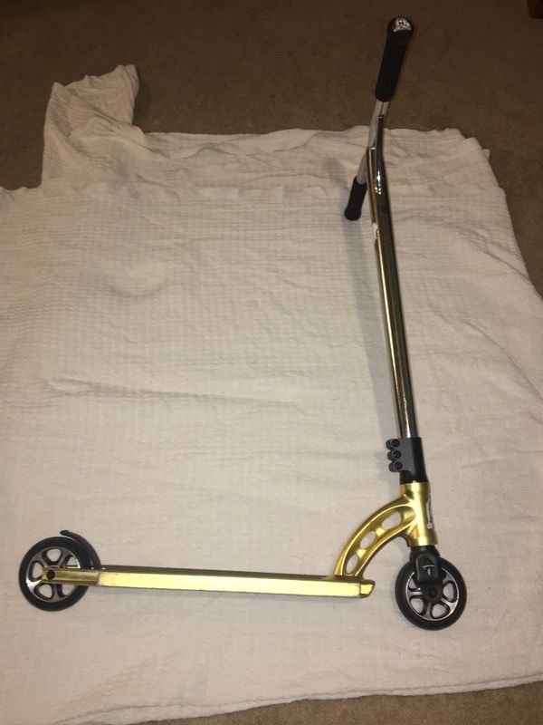 Madd Gear MGP VX7 Team Limited Edition gold Pro Scooter