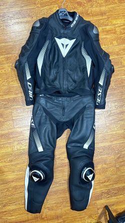 Dainese Delta 3 men’s 2-piece leather suit size US 42/ EU 52
