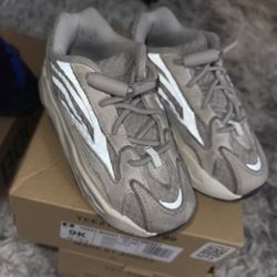  Yeezys Size 9k