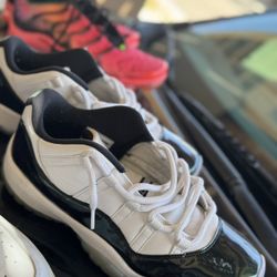 Emerald and white men’s size 11, Jordans