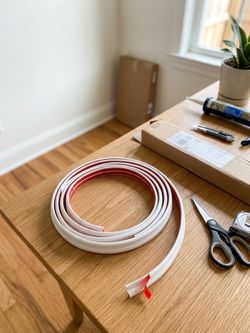 9 Ft Flexible Peel-and-Stick Molding Trim / Caulk Strip (White)