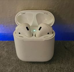 Apple AirPods 2nd Generation with Charging Case