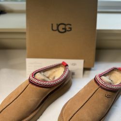 UGG Women’s Tazz Slippers – Size 8