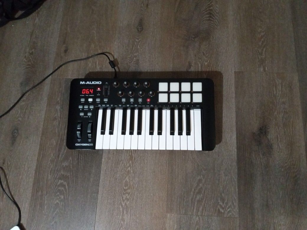 M-AUDIO Oxygen 25 MIDI Keyboard Controller